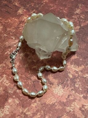 HANDMADE KNOTTED PEARL BRACELET